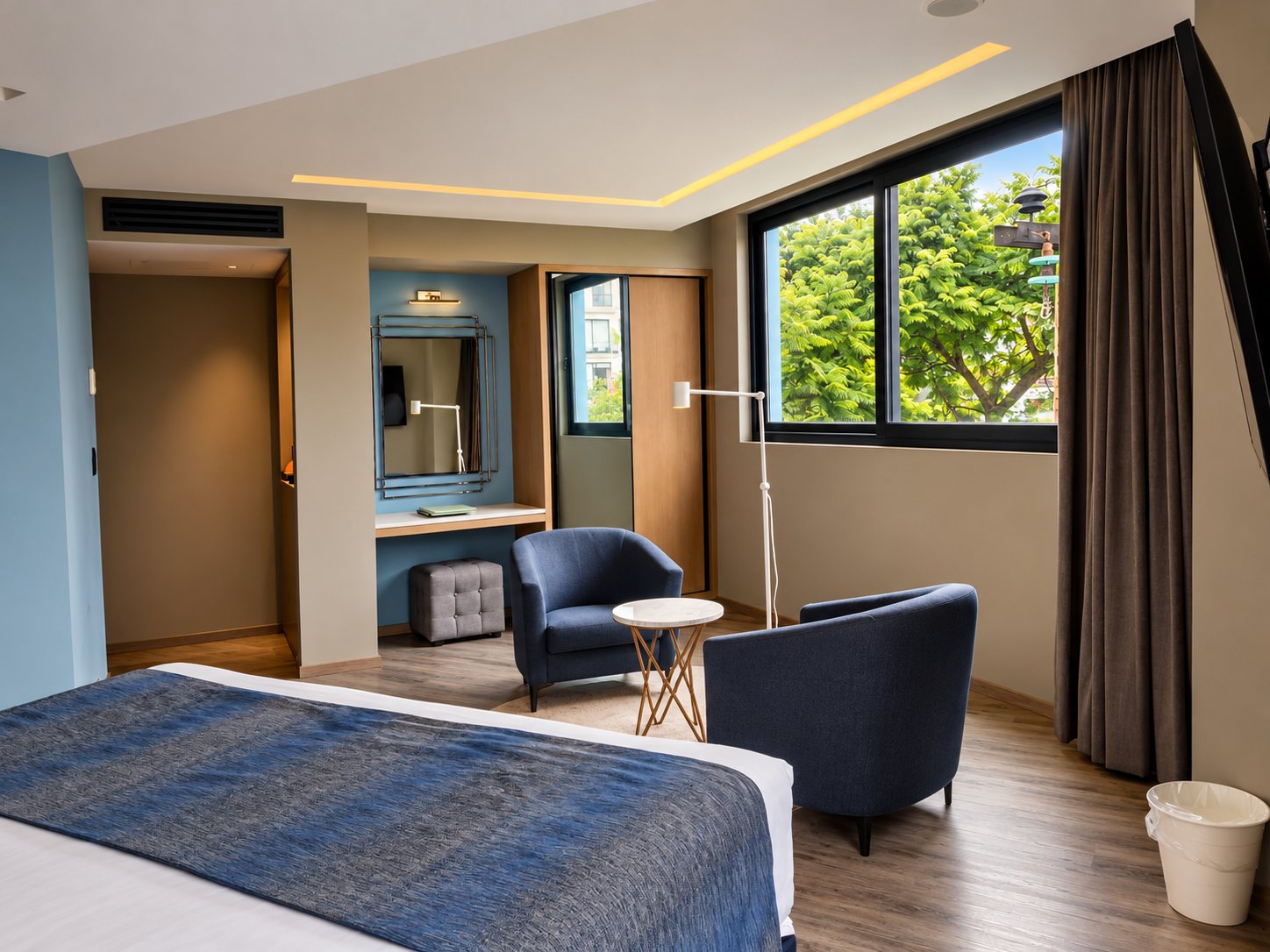 Suite de Hotel Moderna con Luz Natural